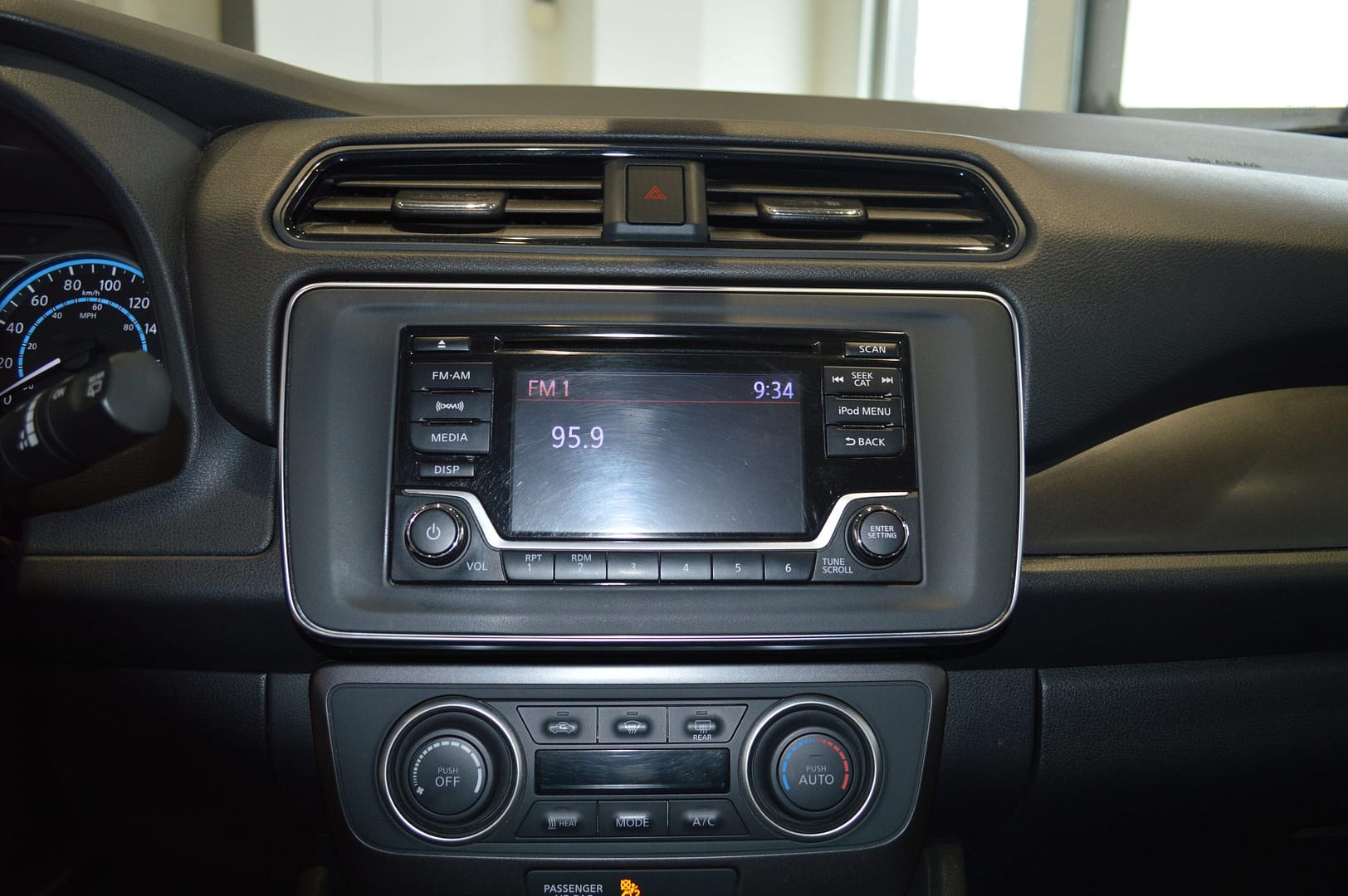 Nissan Leaf SV EV 2018 – Image 14