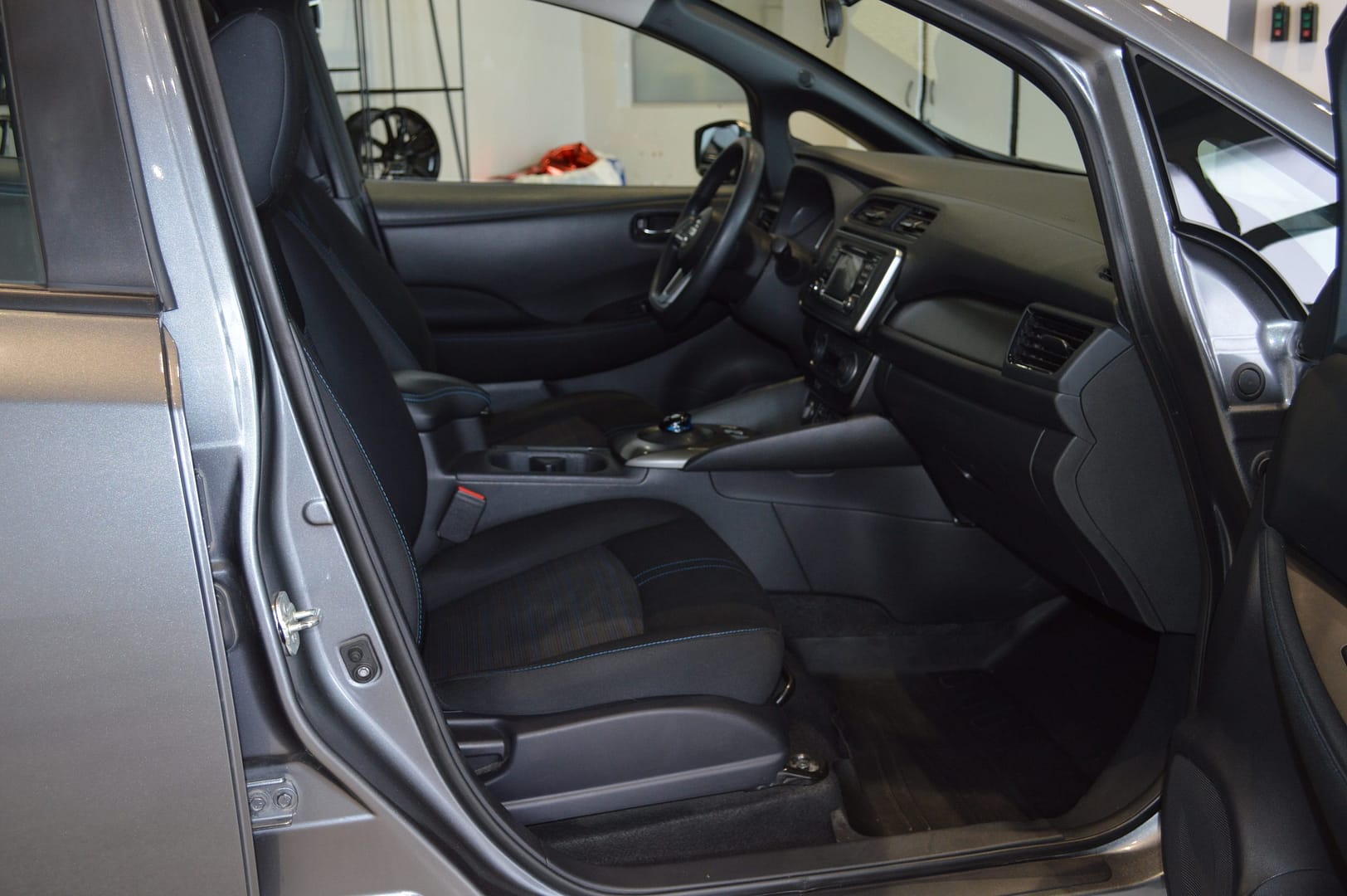 Nissan Leaf SV EV 2018 – Image 25